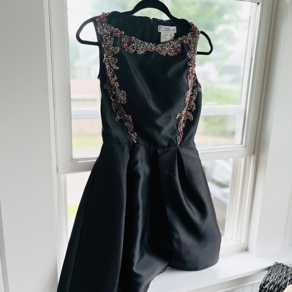 Mac Duggal Dresses & Skirts - Mac Duggal Dress (i wore it for semi!)